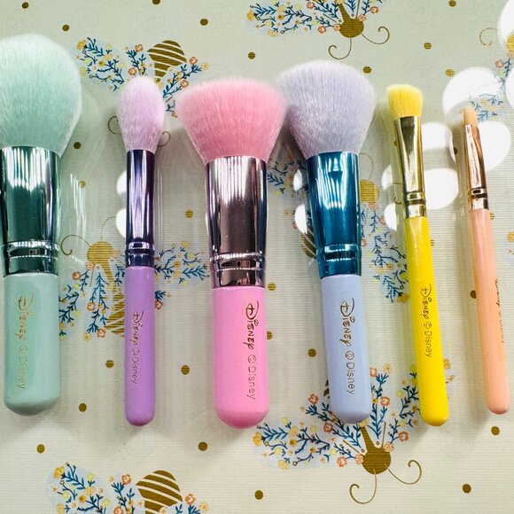 3464 DISNEY MINI BRUSH  SET SPECTRUM MINNIE COLLECTION MAKEUP BRUSH SET - Picture 4 of 5